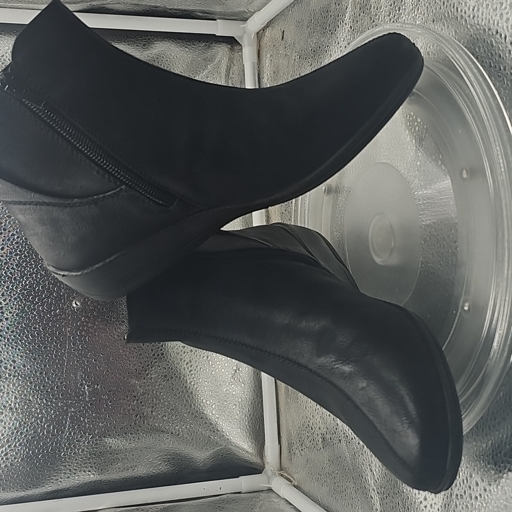 A Life STRIDE Ankle Boots Faux Leather Black Zipper Sz 7.5M